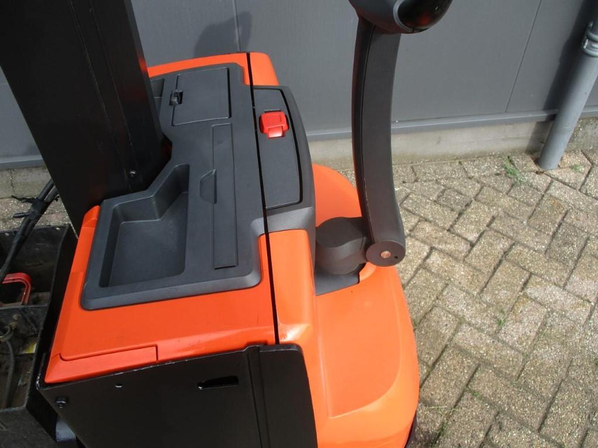 Refurbished 2015 TOYOTA BT SWE 080L - 1077