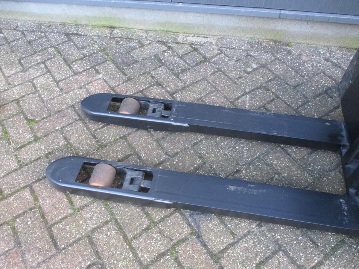 Refurbished 2017 TOYOTA SWE 080L - 1302