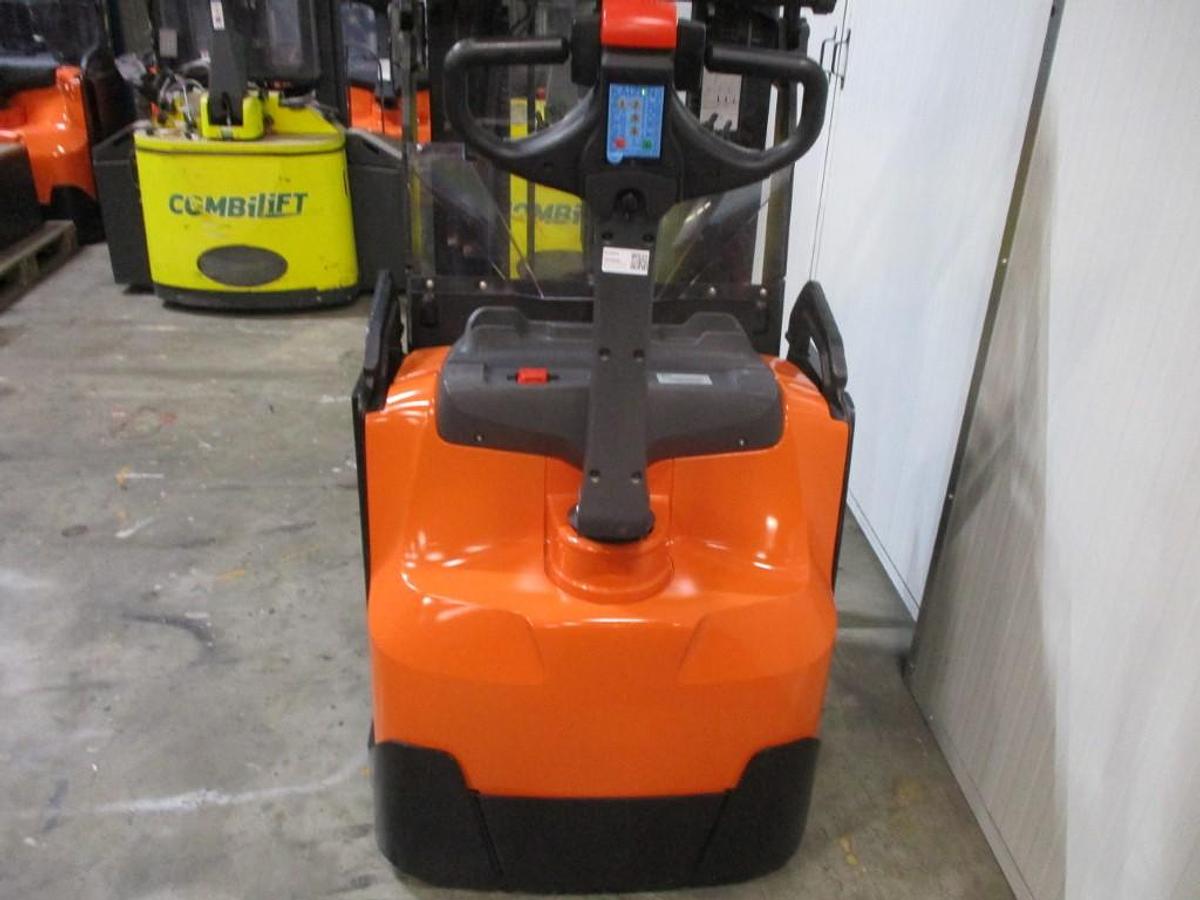 Refurbished 2018 TOYOTA SWE120XR triplex - 1410