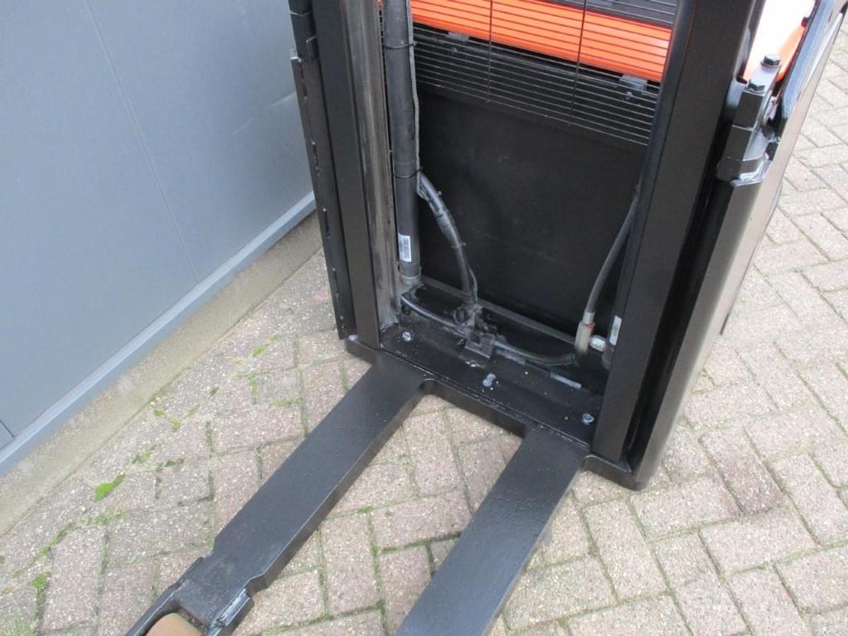 Refurbished 2016 TOYOTA SPE120 triplex - 2563