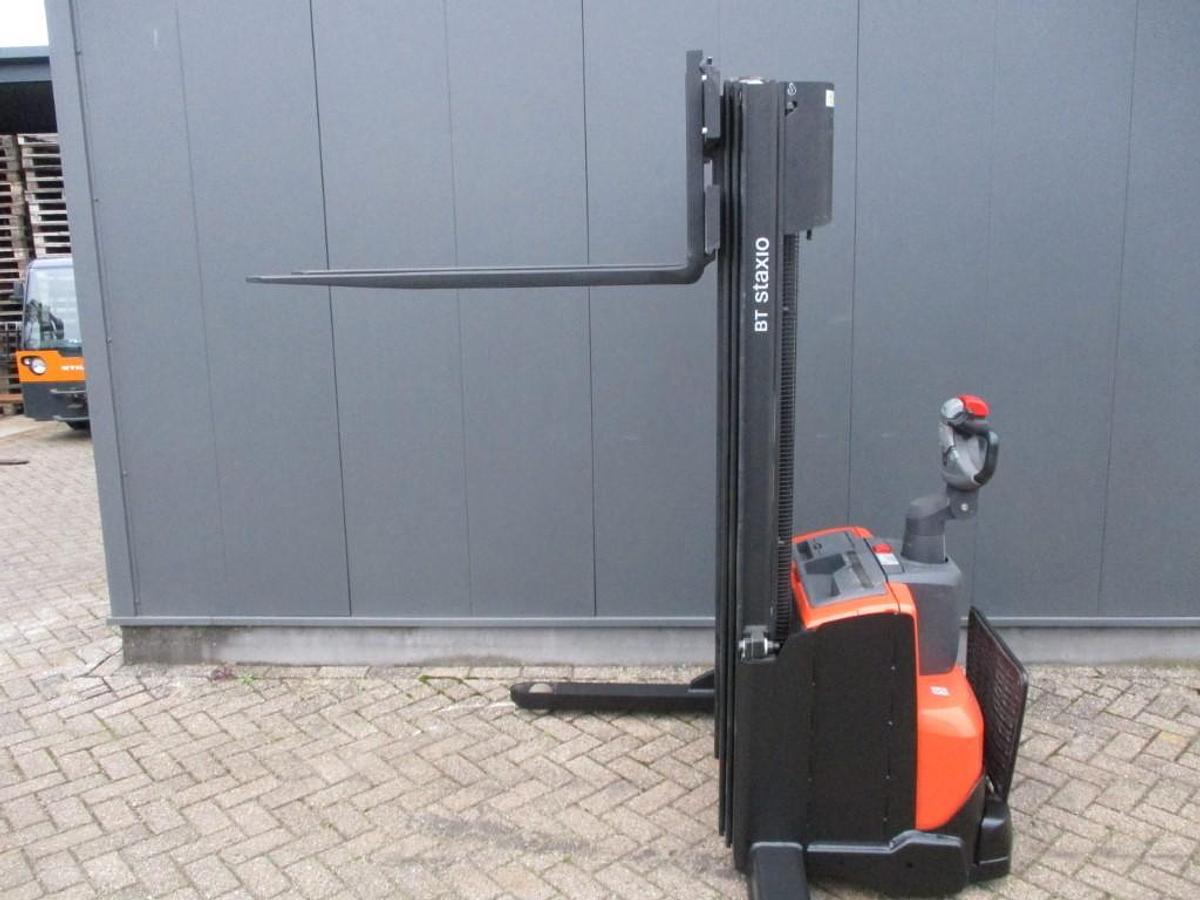 Refurbished 2018 TOYOTA SWE120S triplex - 176