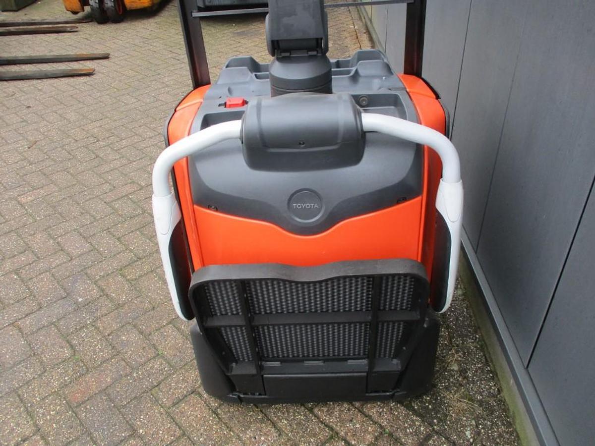 Refurbished 2018 TOYOTA LPE200 - 1778