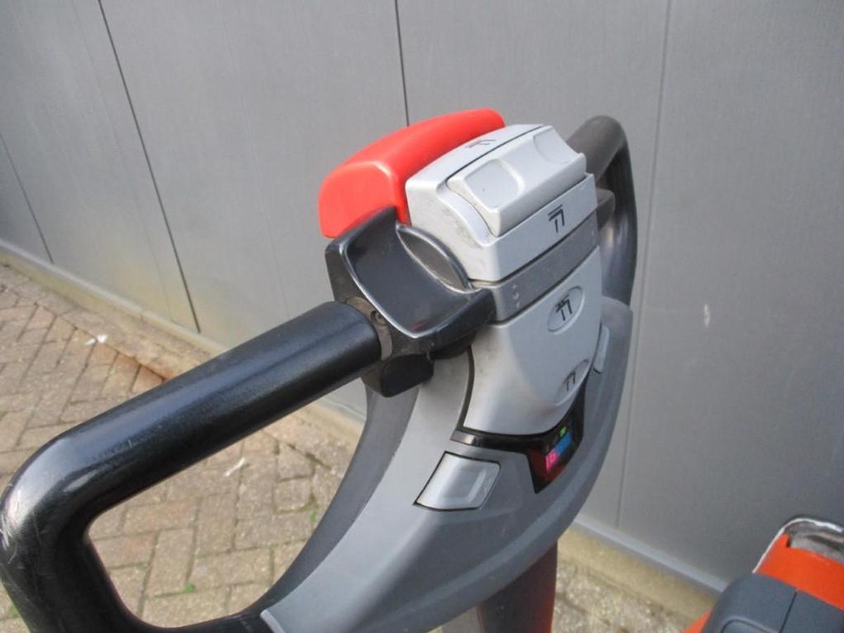 Refurbished 2018 TOYOTA SWE160L triplex - 1551