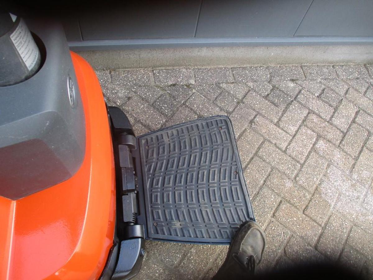 Refurbished 2018 TOYOTA SWE 200D - 1448