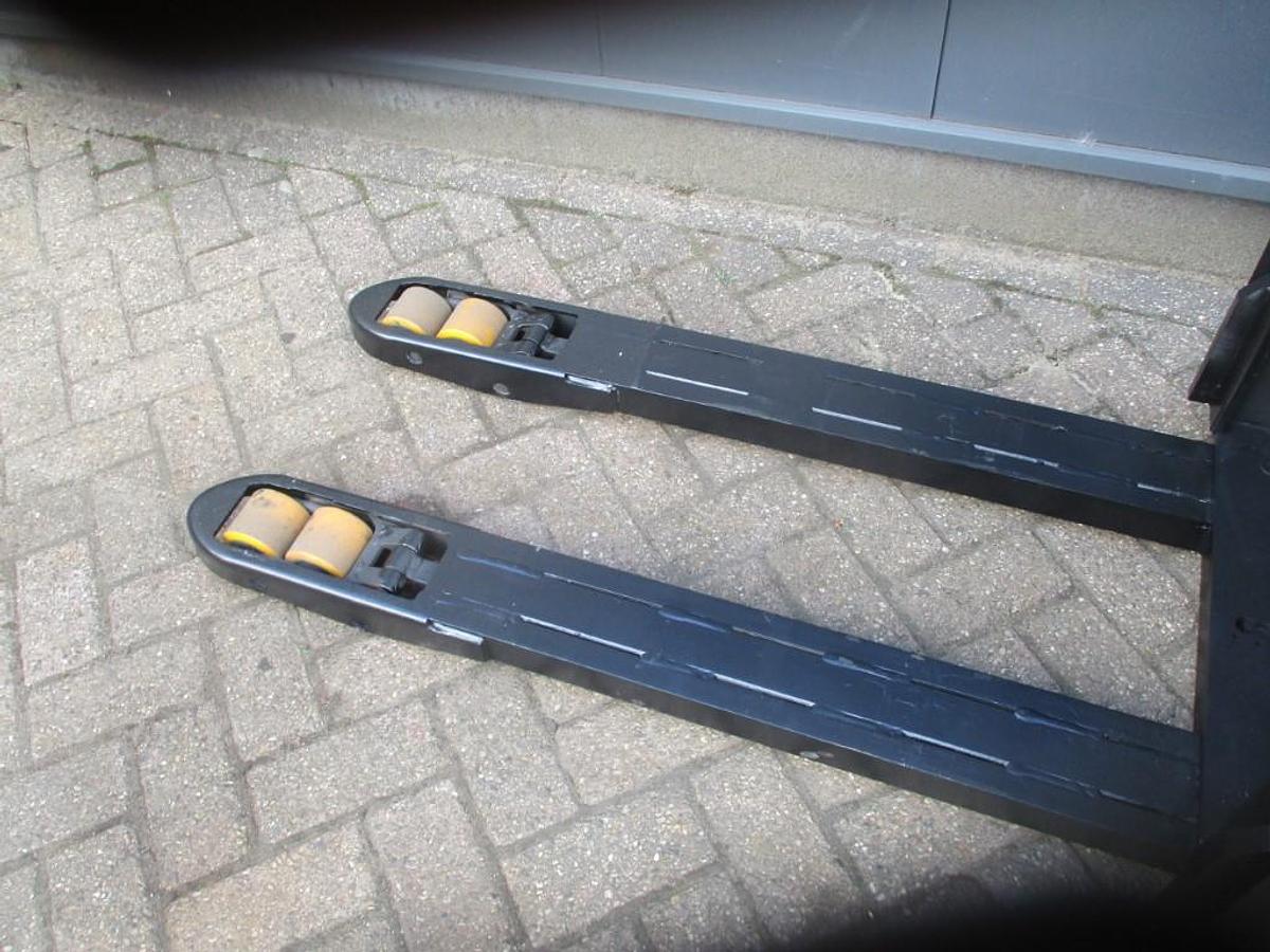 Refurbished 2018 TOYOTA SWE 200D - 1448