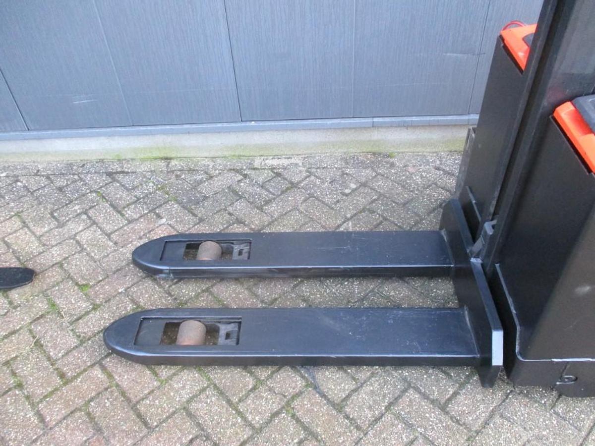 Refurbished 2017 TOYOTA SWE 080L - 1302