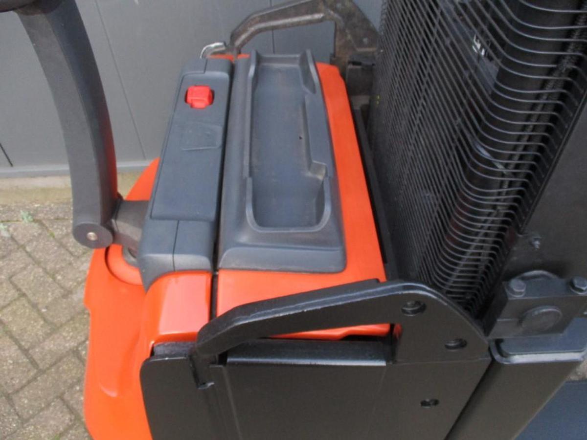 Refurbished 2018 TOYOTA SWE160L triplex - 1551