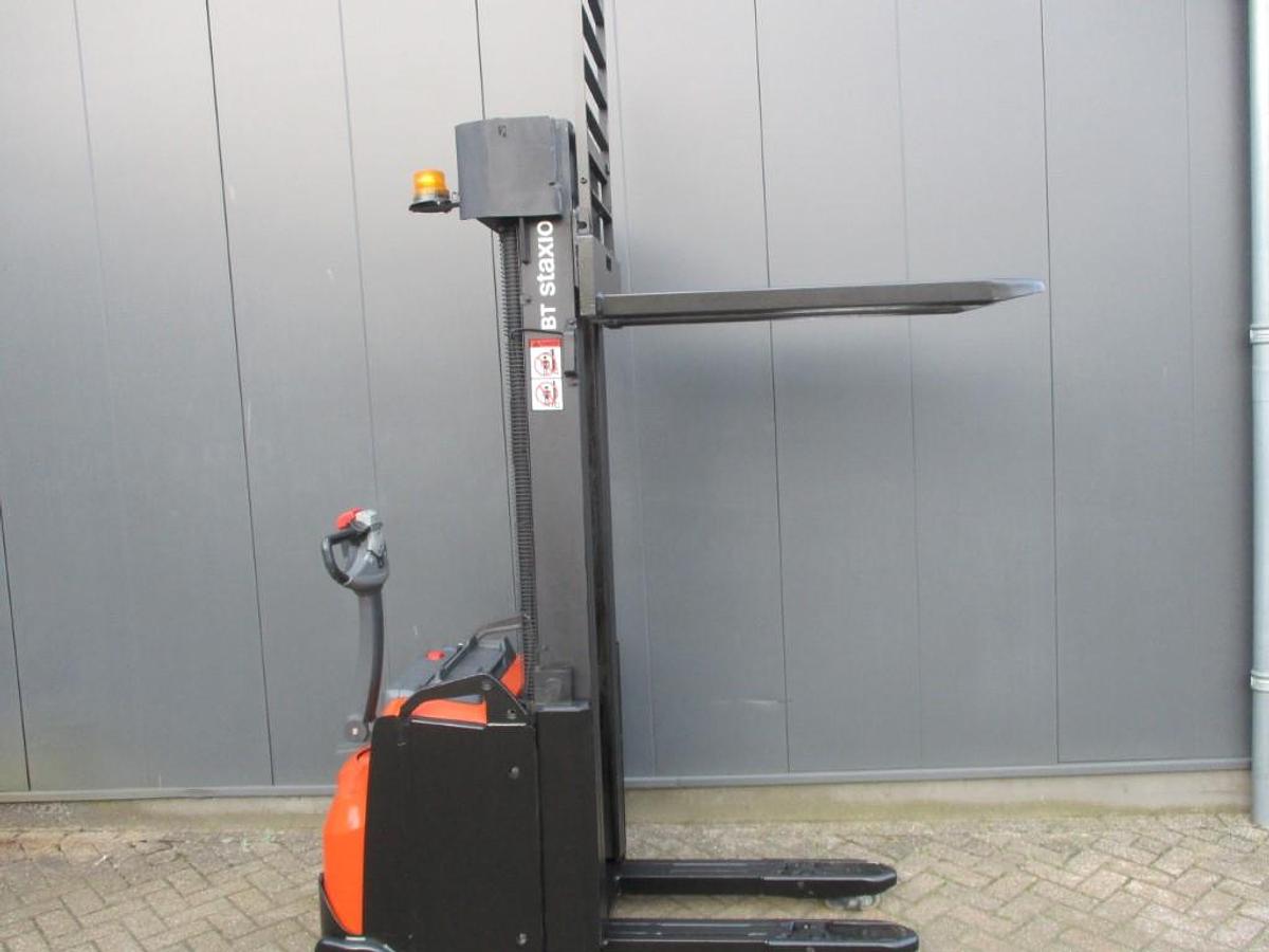 Refurbished 2018 TOYOTA SWE160L triplex - 1551