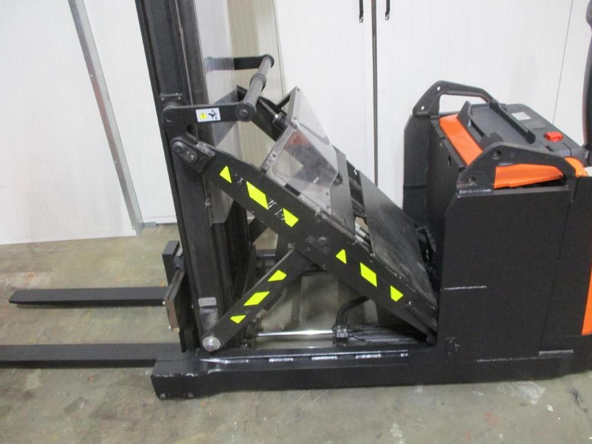 Refurbished 2018 TOYOTA SWE120XR - 942