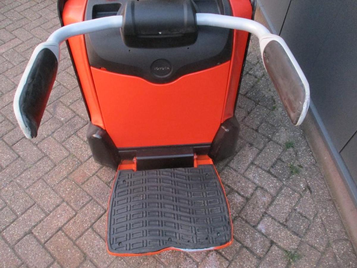 Refurbished 2018 TOYOTA SPE200D - 2401