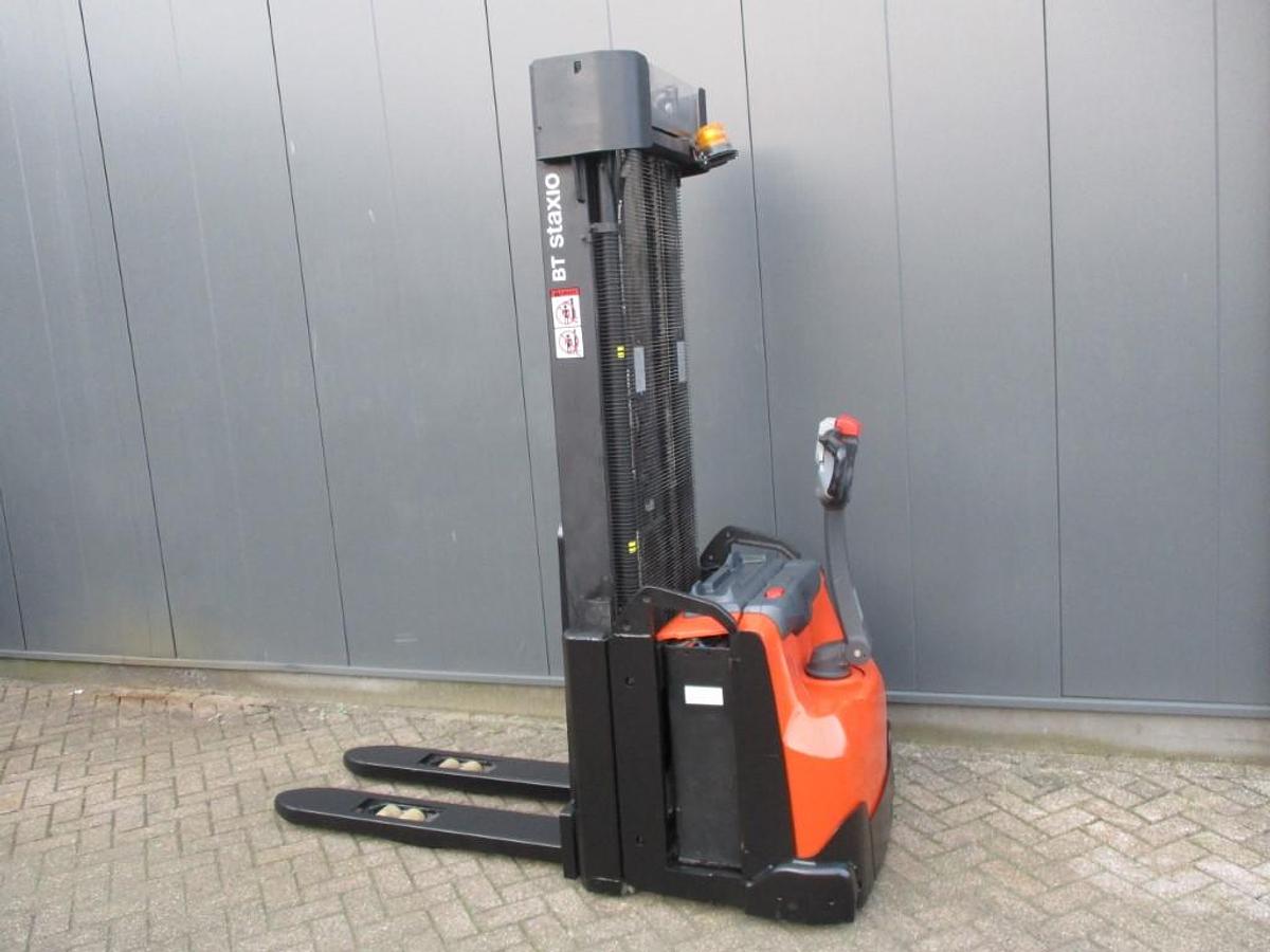 Refurbished 2018 TOYOTA SWE160L triplex - 1555