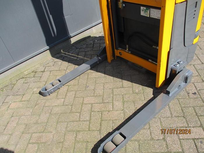 Refurbished 2011 Jungheinrich EJC B14