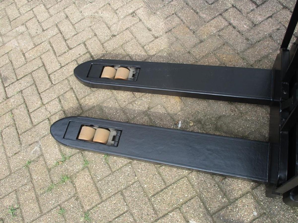 Refurbished 2015 TOYOTA BT SWE 080L - 1120