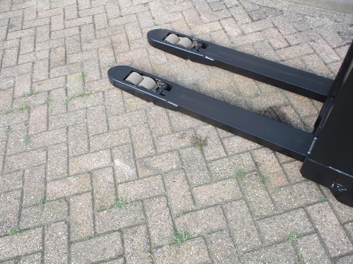 Refurbished 2015 TOYOTA BT SWE 080L - 1101