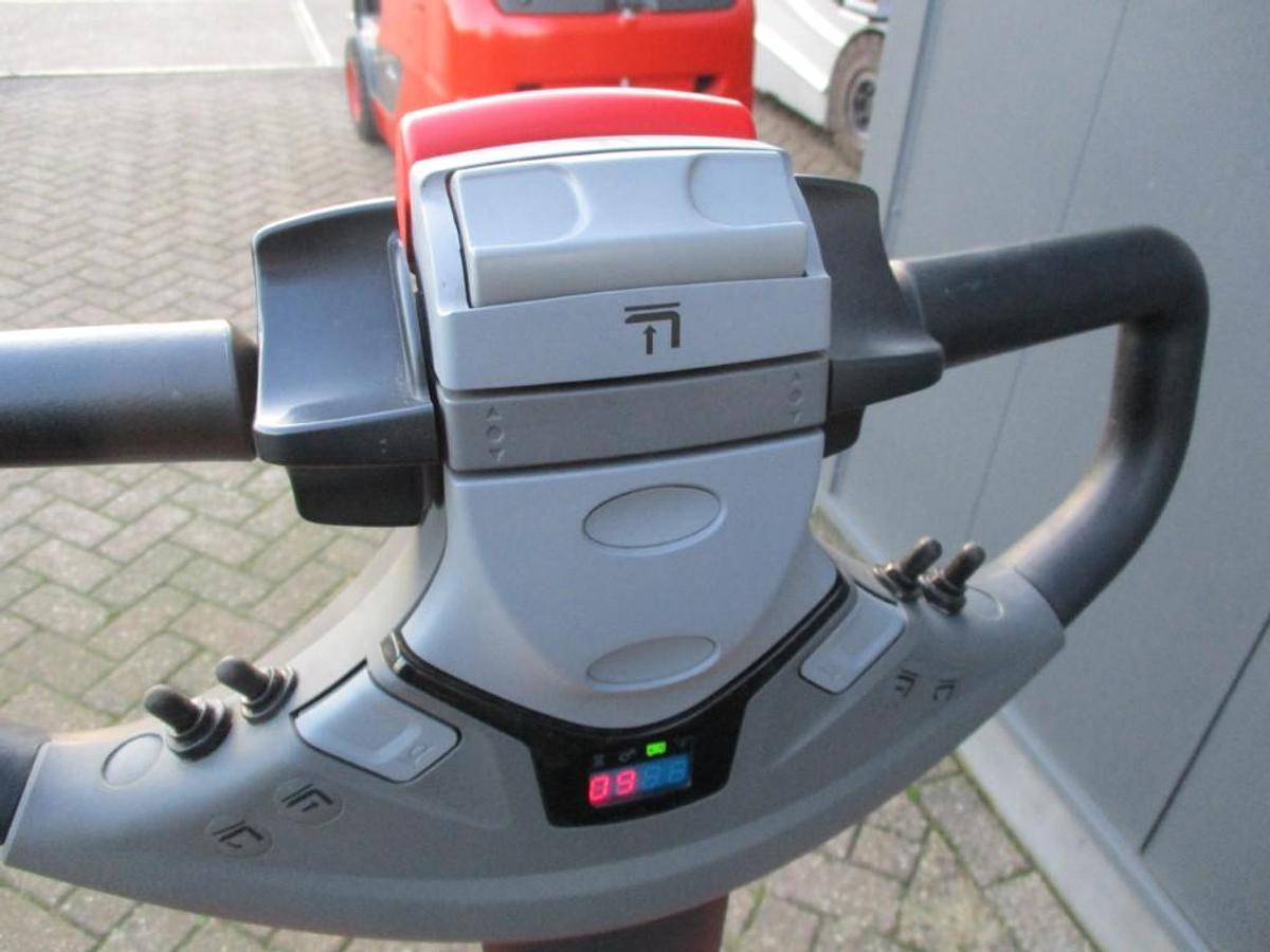 Refurbished 2017 TOYOTA SWE120XR