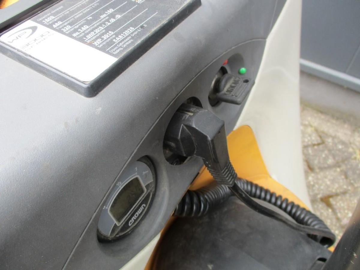 Refurbished 2015 Crown WP3015 - 26