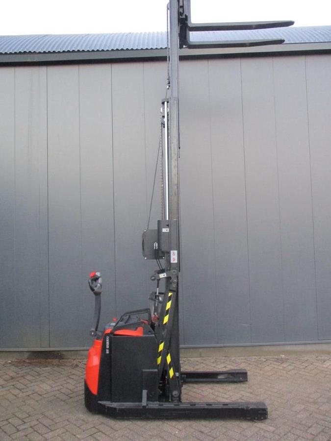 Refurbished 2018 TOYOTA SWE120XR triplex - 142