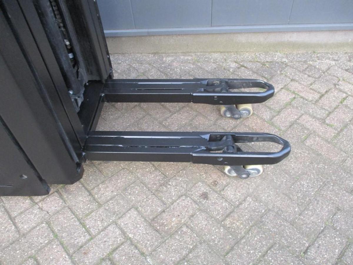 Refurbished 2018 TOYOTA SWE160L triplex - 1551