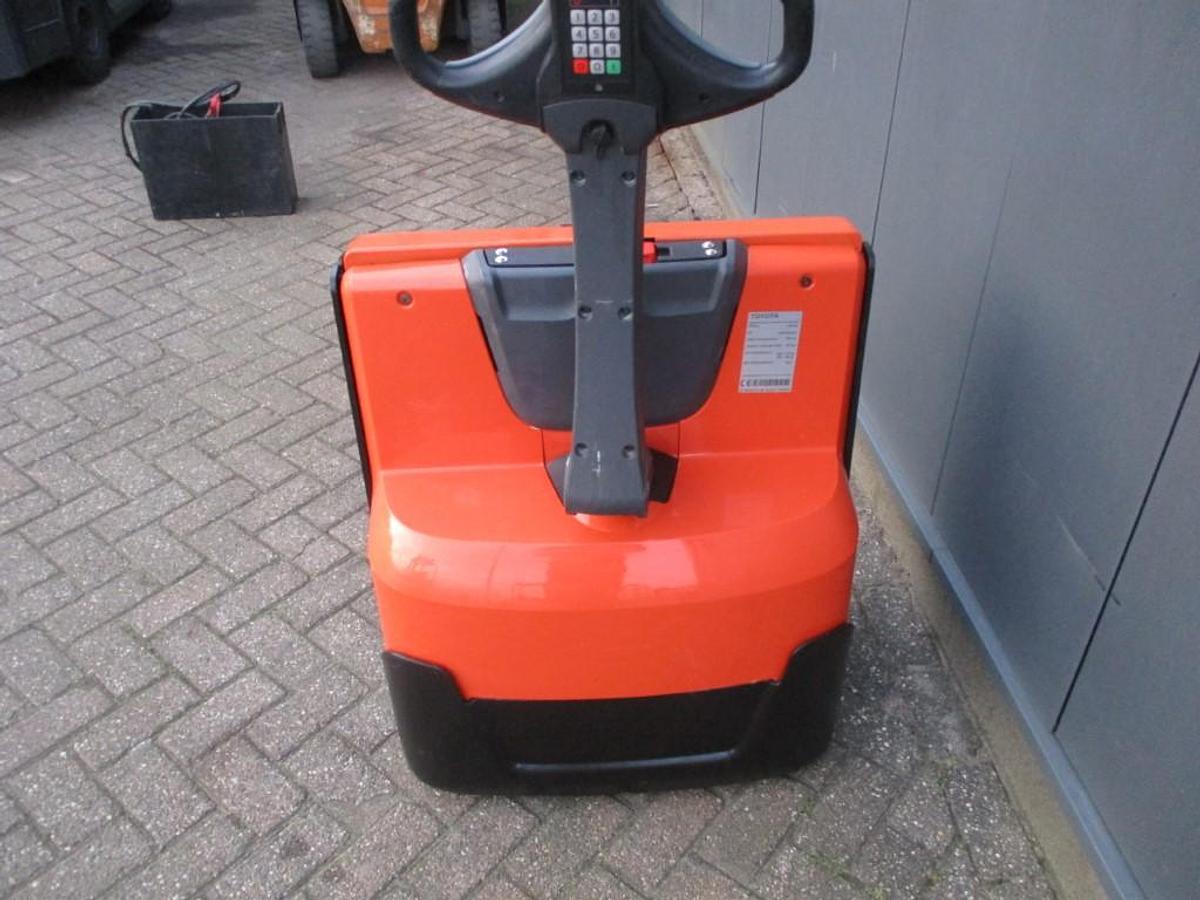 Refurbished 2016 TOYOTA LWE160 - 833