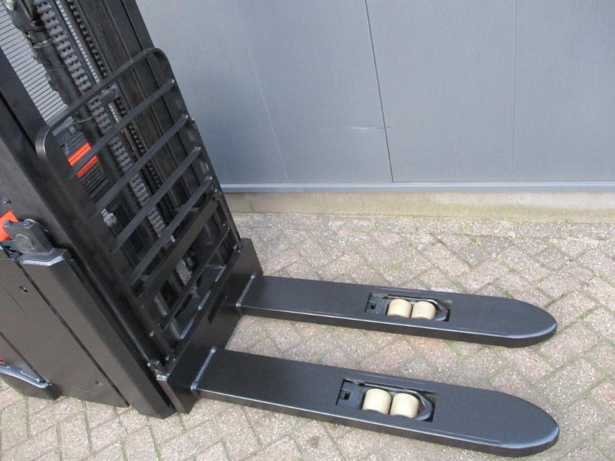 Refurbished 2018 TOYOTA SWE160L triplex - 1551