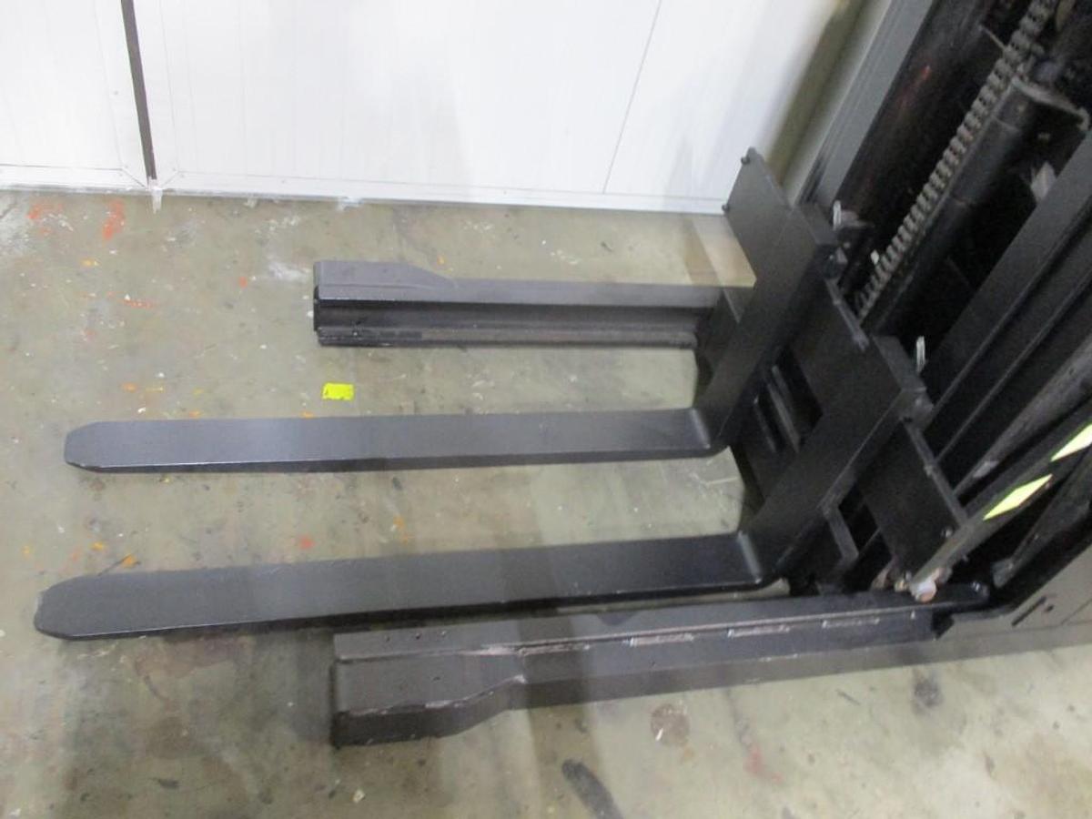 Refurbished 2018 TOYOTA SWE120XR triplex - 1410