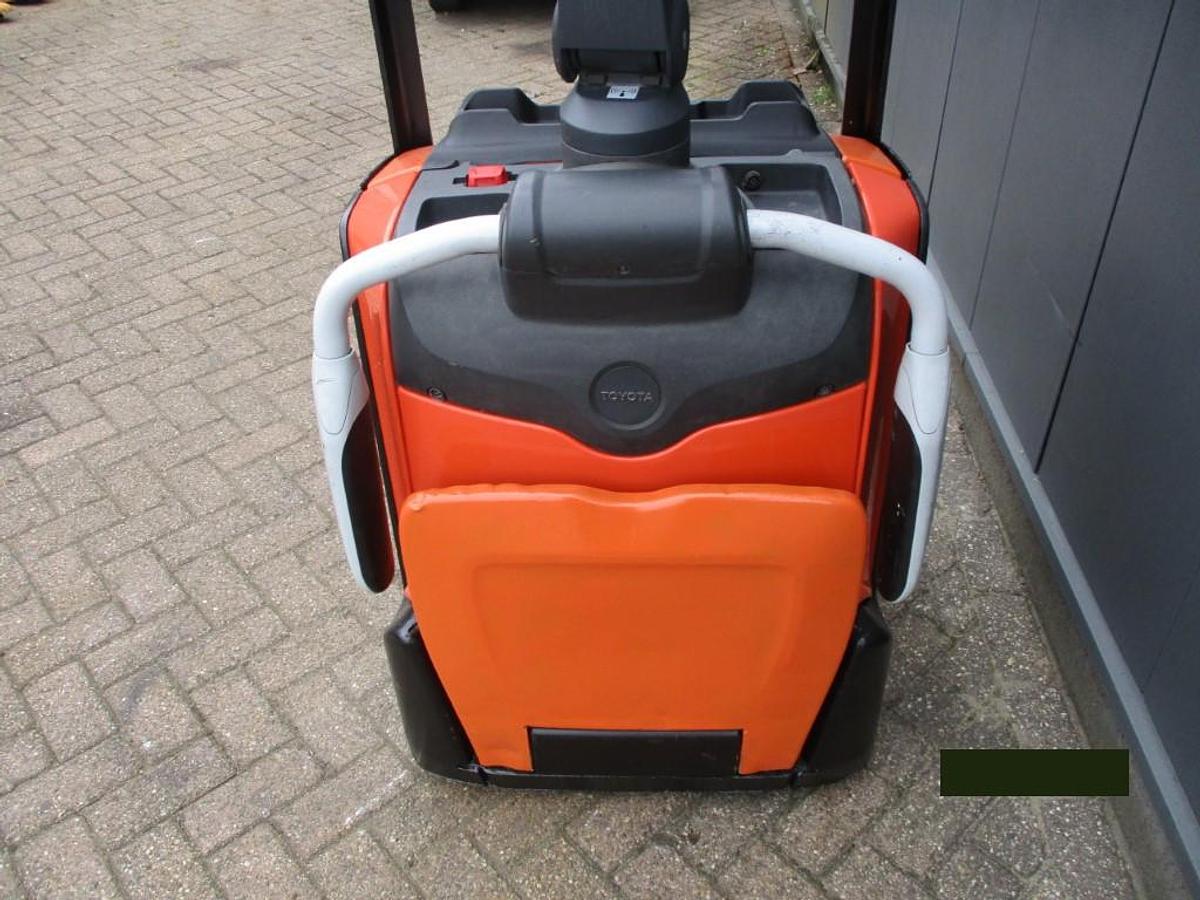 Refurbished 2019 TOYOTA LPE 200 2056