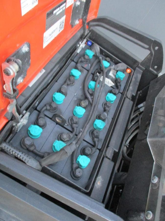 Refurbished 2018 TOYOTA SWE120XR triplex - 142