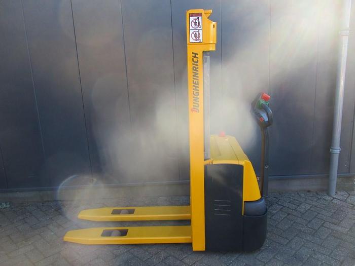 Refurbished 2007 Jungheinrich EJC 110