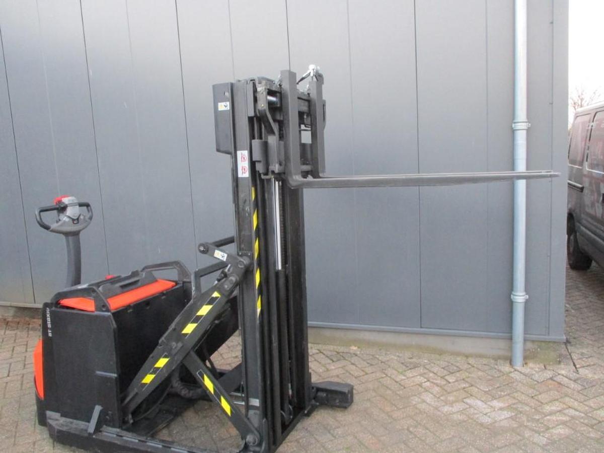 Refurbished 2018 TOYOTA SWE120XR triplex - 142