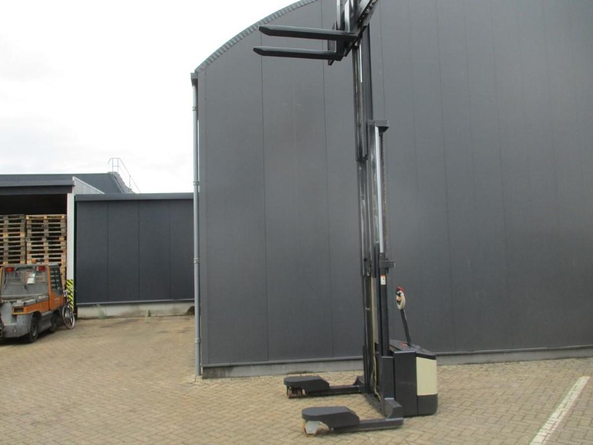 Refurbished 2007 Crown WS2300 18TT 4W