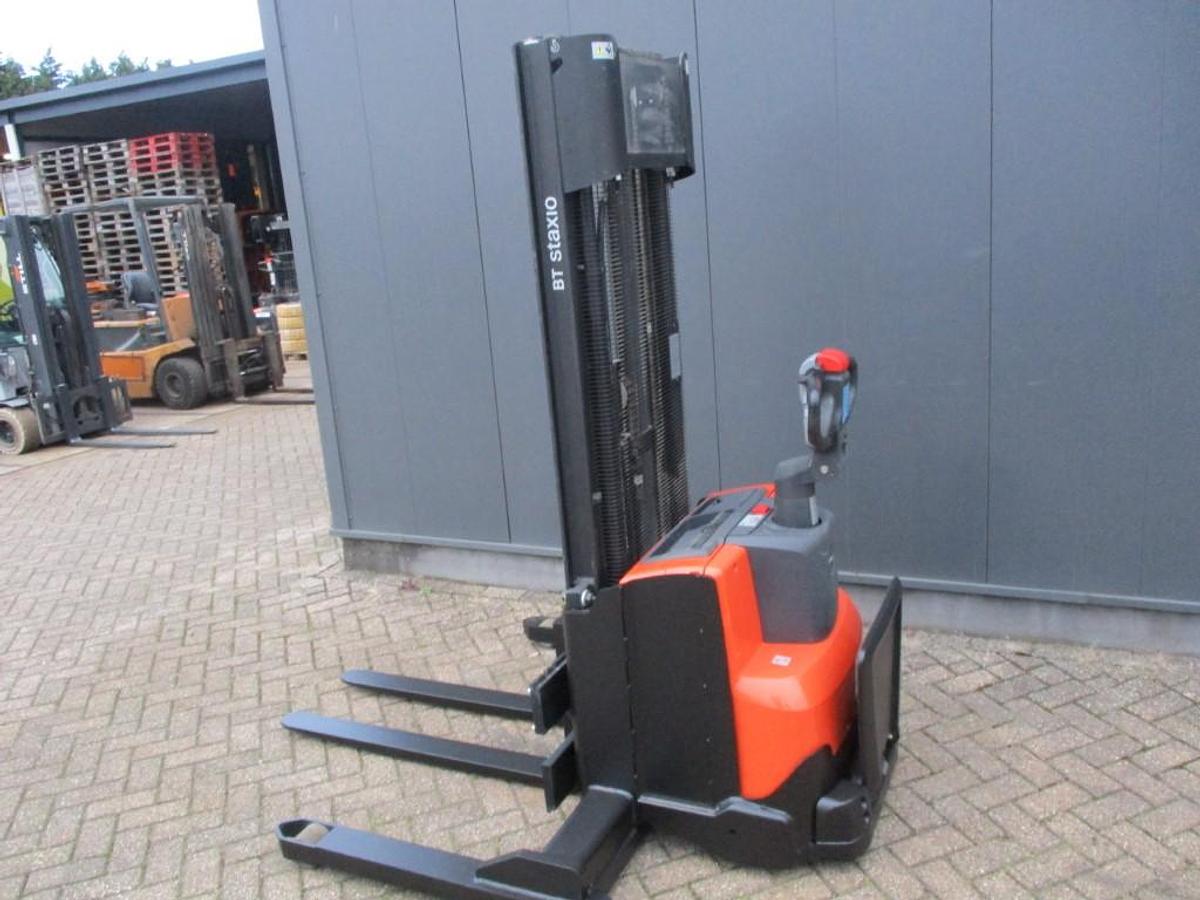 Refurbished 2018 TOYOTA SWE120S triplex - 176