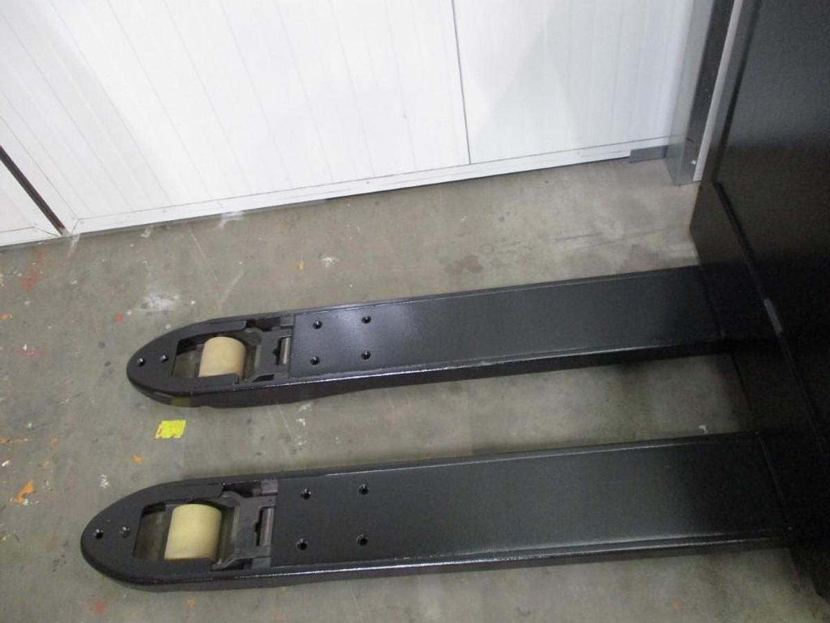 Refurbished 2021 TOYOTA LWE200 - 606