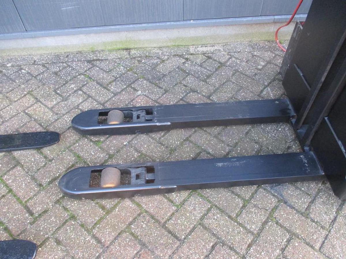 Refurbished 2017 TOYOTA SWE 080L - 1265