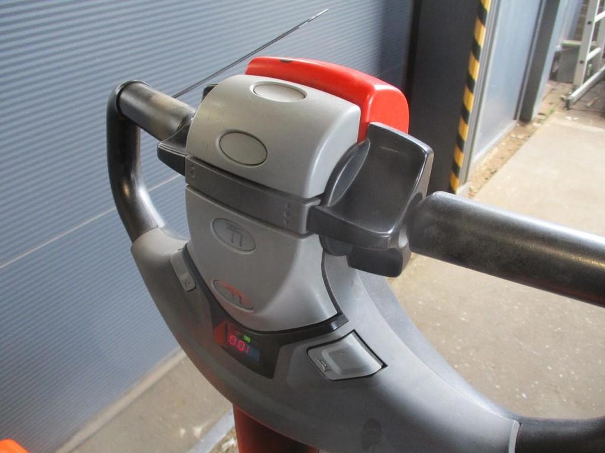 Refurbished 2018 TOYOTA LWE 200