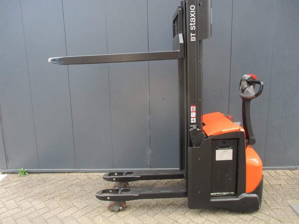 Refurbished 2016 TOYOTA BT SWE140L - 1500