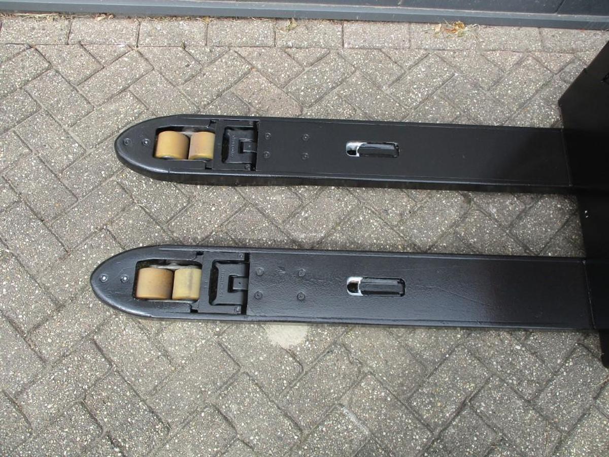 Refurbished 2021 TOYOTA LPE200 - 1952