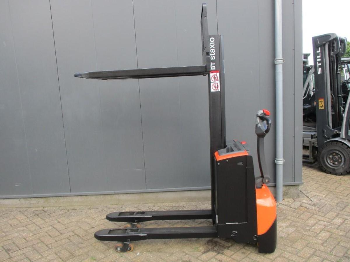 Refurbished 2017 TOYOTA SWE 080L - 1074