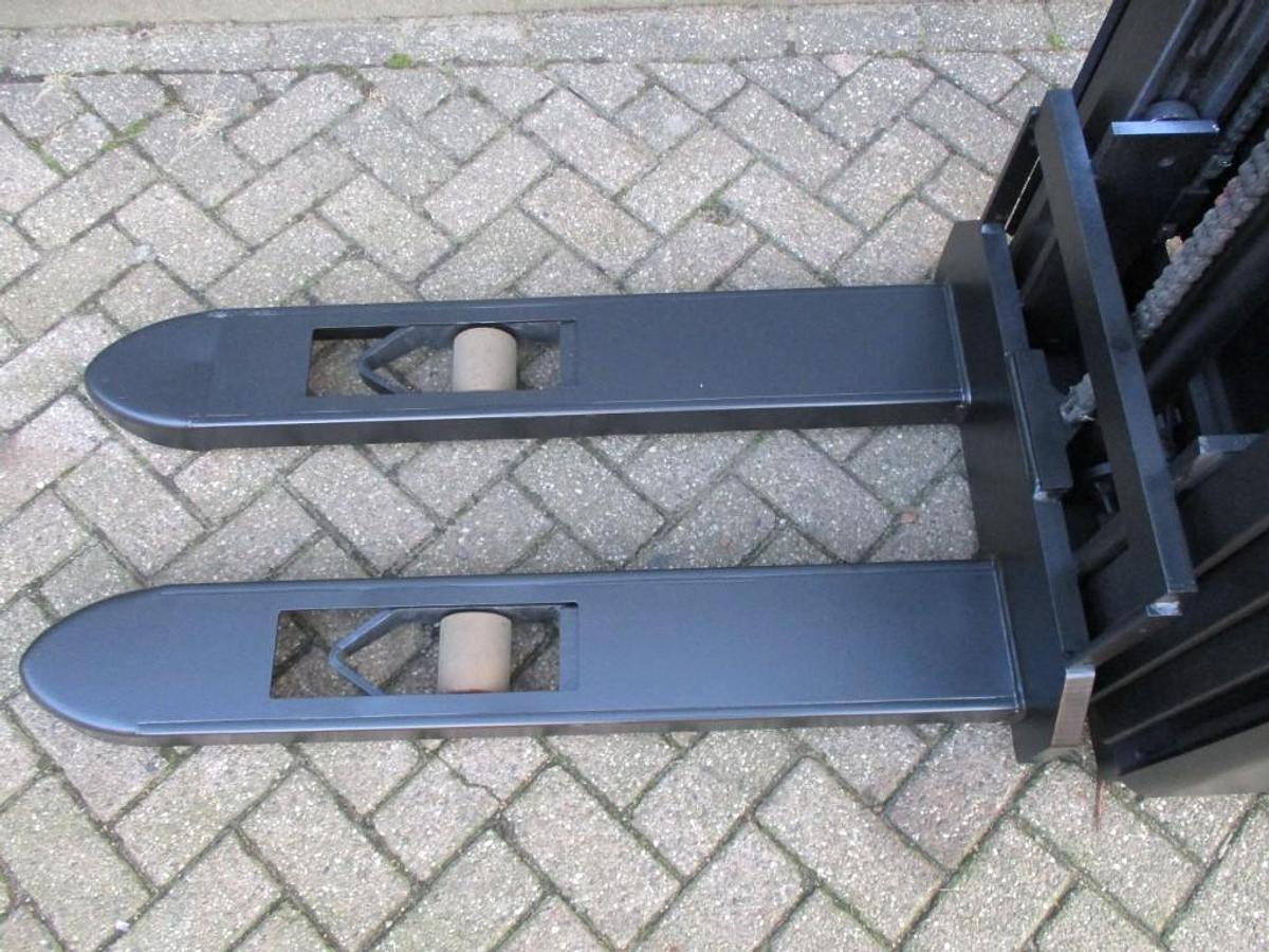 Refurbished 2017 TOYOTA SWE140 - 531