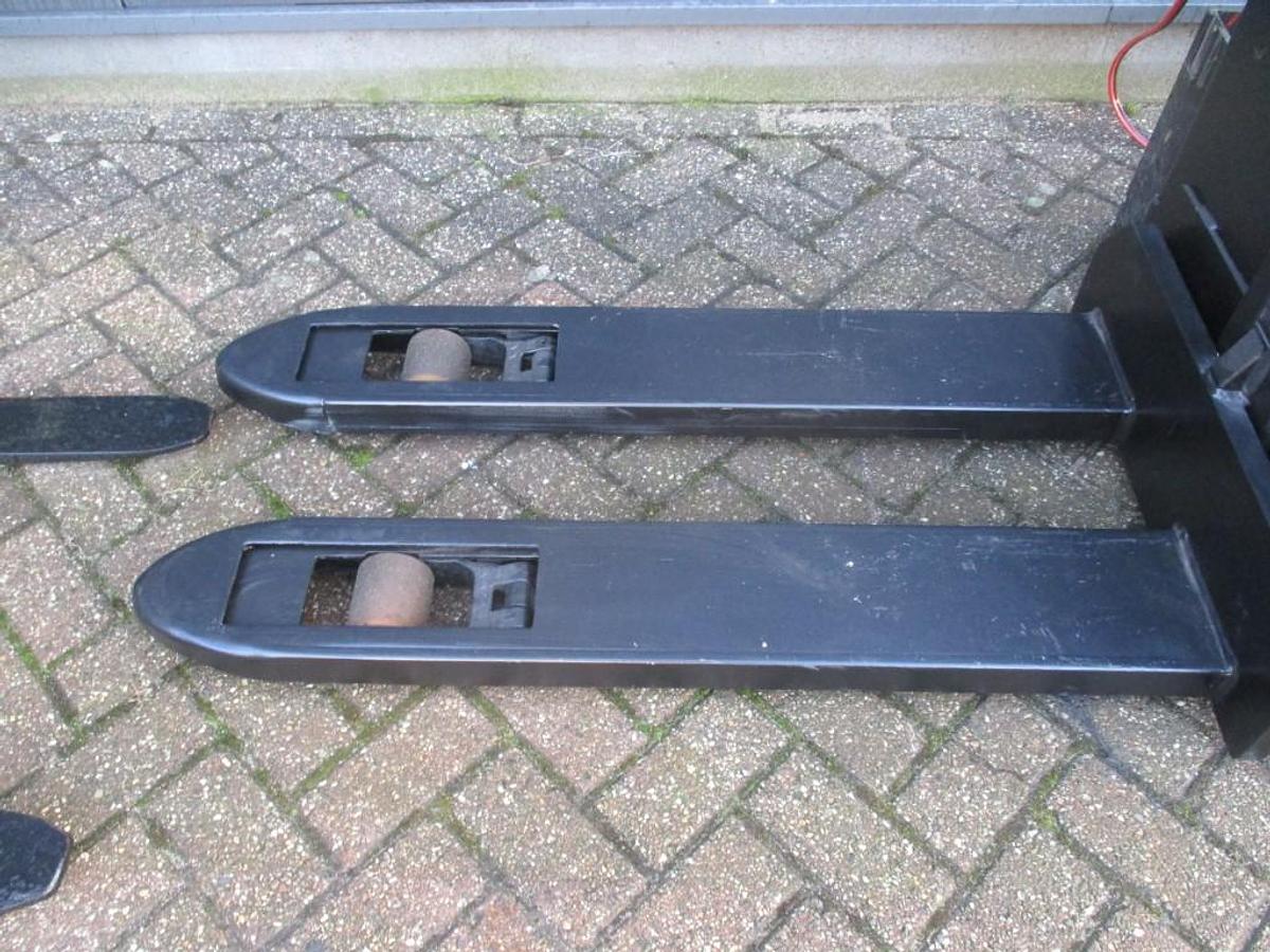 Refurbished 2017 TOYOTA SWE 080L - 1265