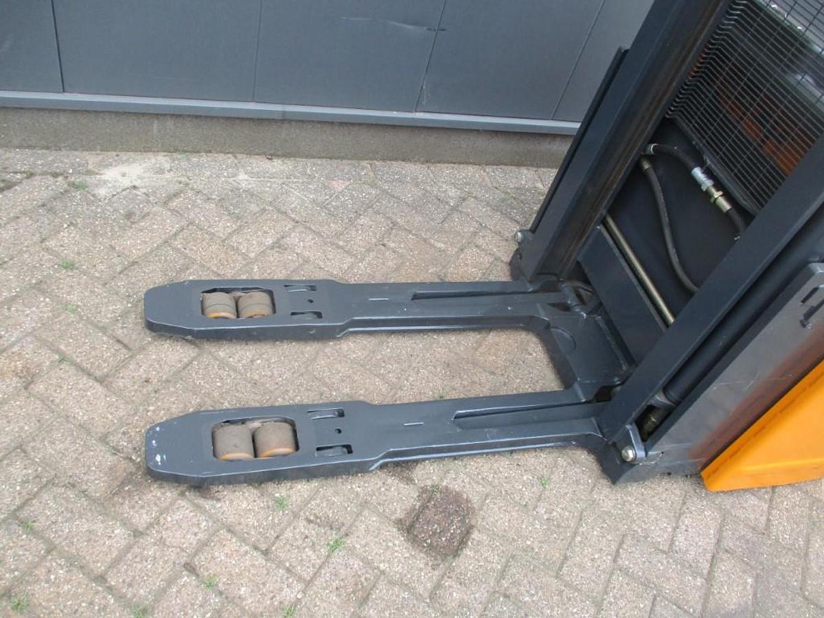 Refurbished 2015 STILL EGV 20 triplex - 199