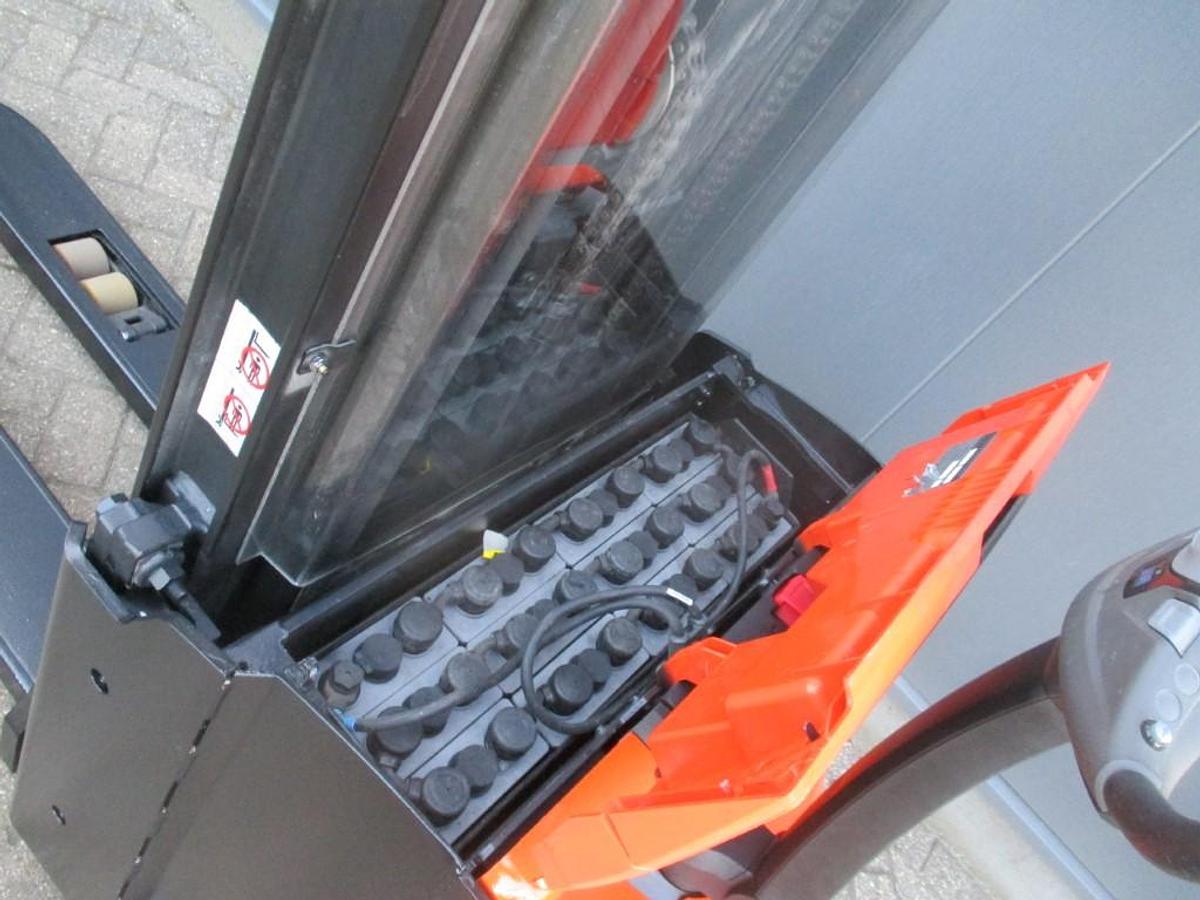 Refurbished 2017 TOYOTA SWE 120L triplex - 896