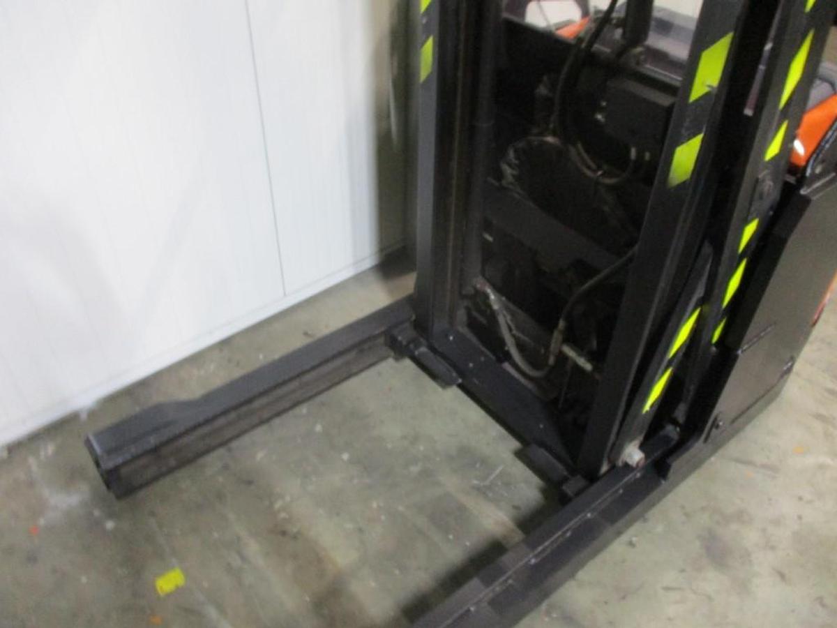 Refurbished 2020 TOYOTA SWE120XR triplex - 594