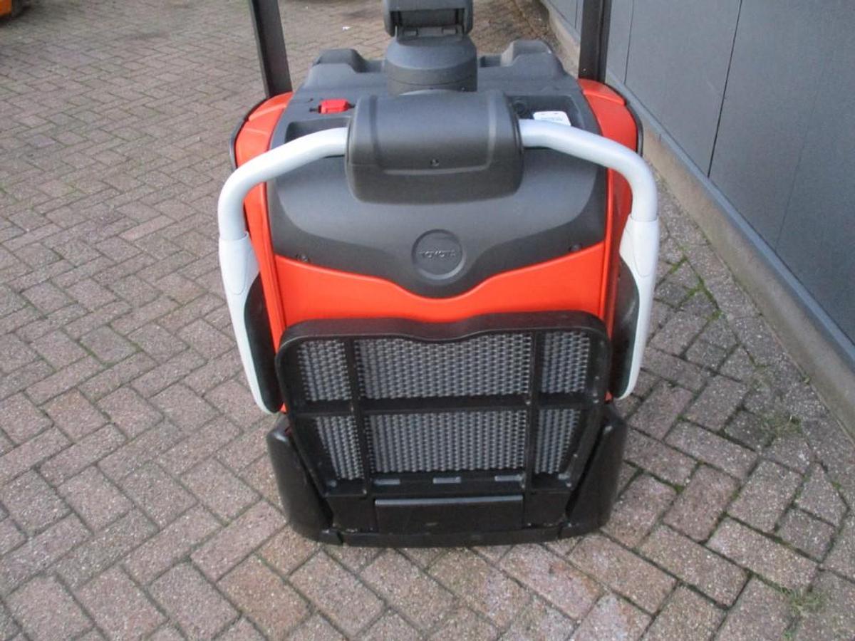 Refurbished 2018 TOYOTA LPE200 - 1433