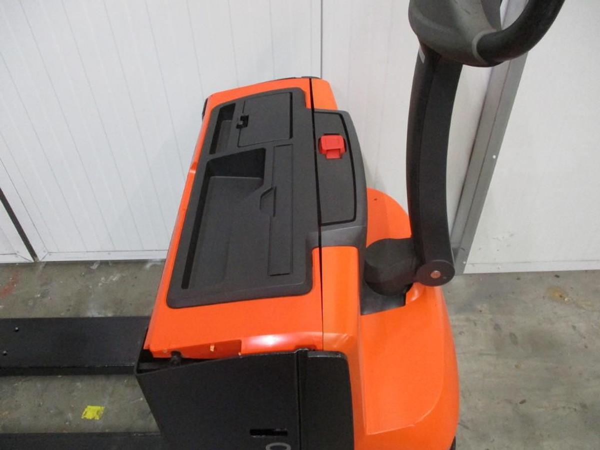 Refurbished 2017 TOYOTA LWE 200 - 994