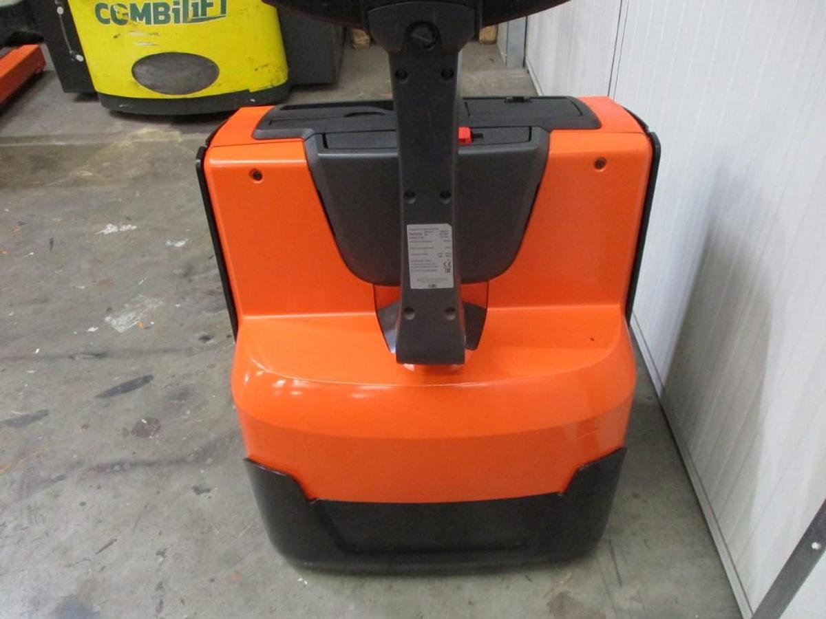 Refurbished 2017 TOYOTA LWE 200 - 994