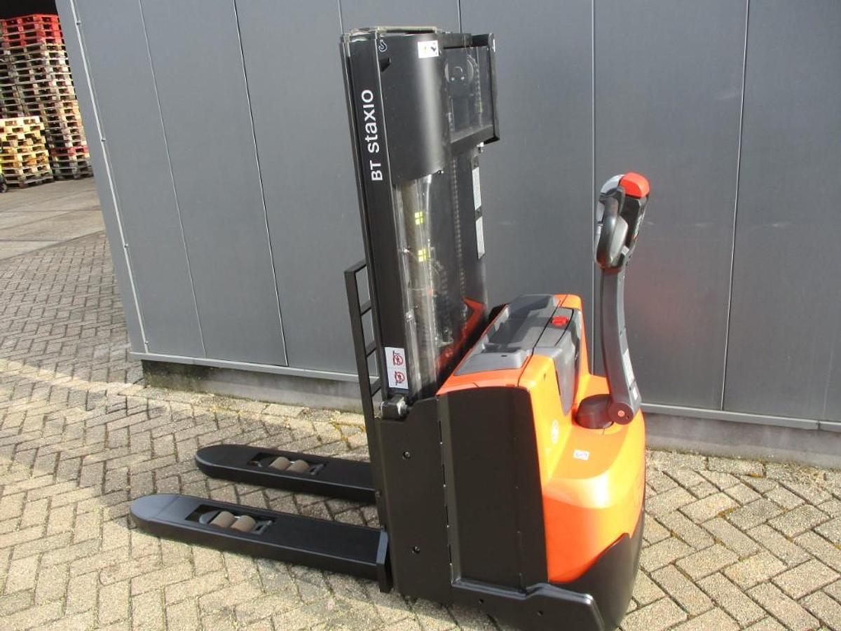 Refurbished 2018 TOYOTA SWE140L - 560