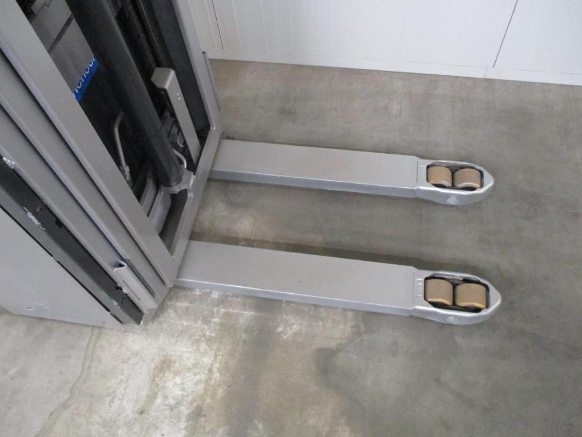 Refurbished 2016 STILL EXV16 triplex - 4860