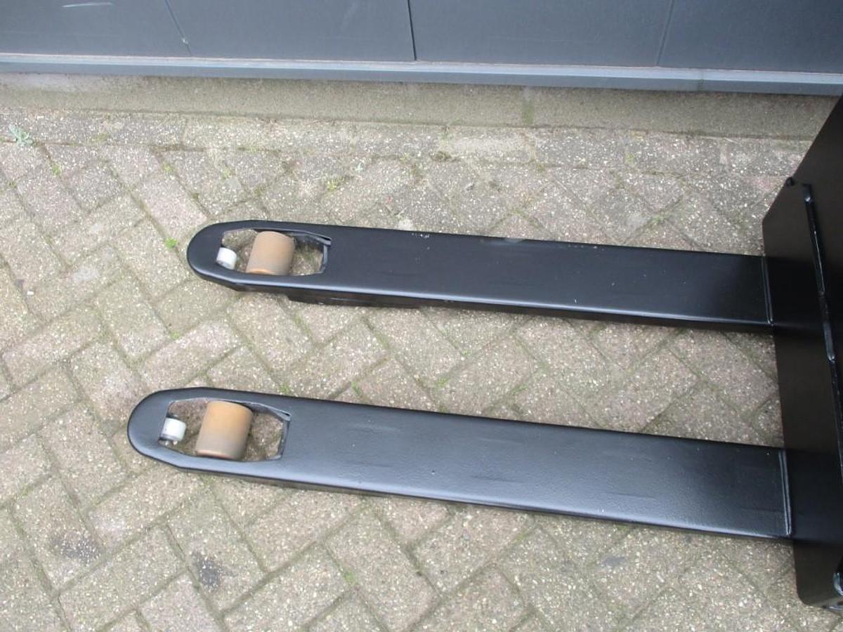 Refurbished 2022 TOYOTA LWE160 - 733