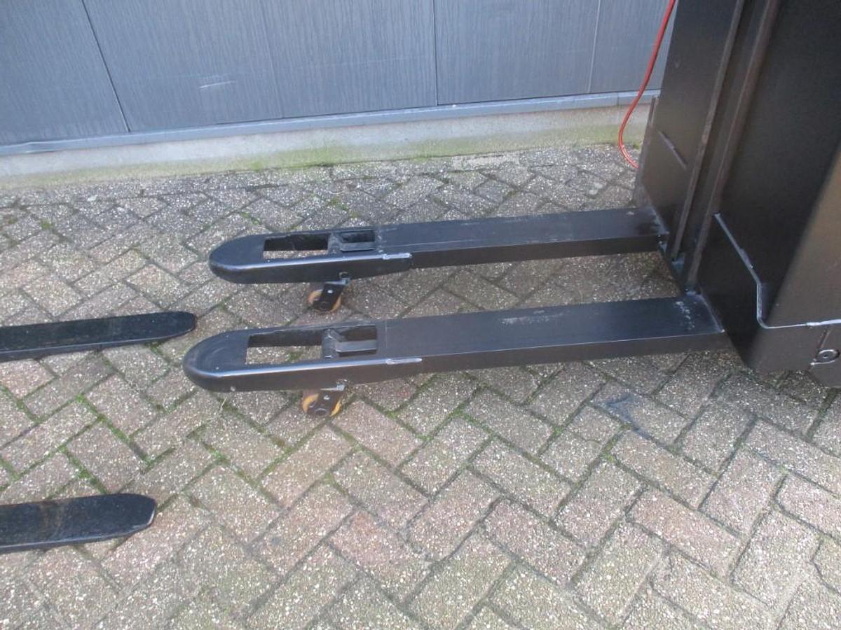 Refurbished 2017 TOYOTA SWE 080L - 1265