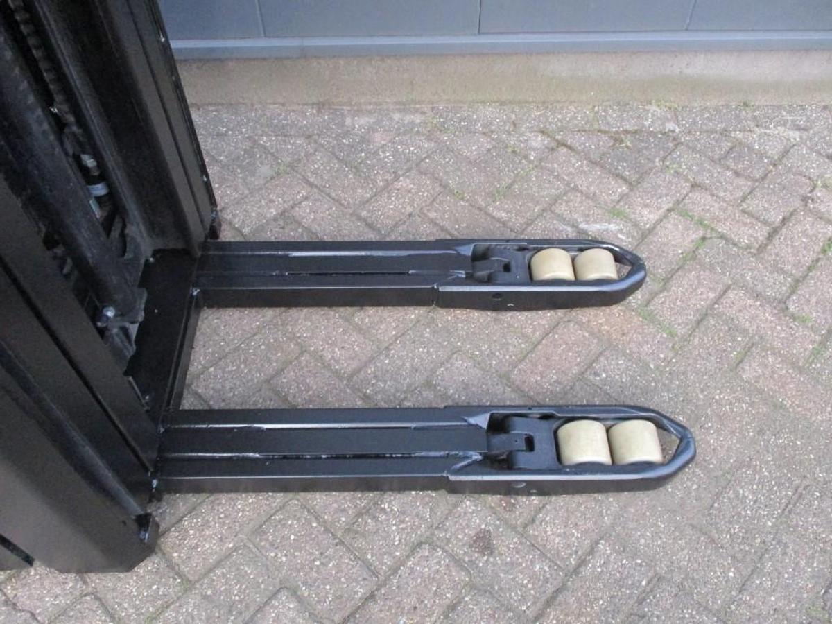 Refurbished 2018 TOYOTA SWE160L triplex - 1551